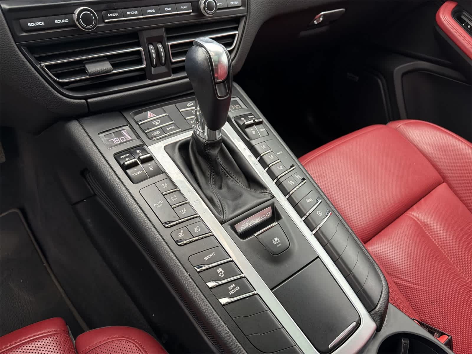 Thumbnail: 2020 Porsche Macan - 25