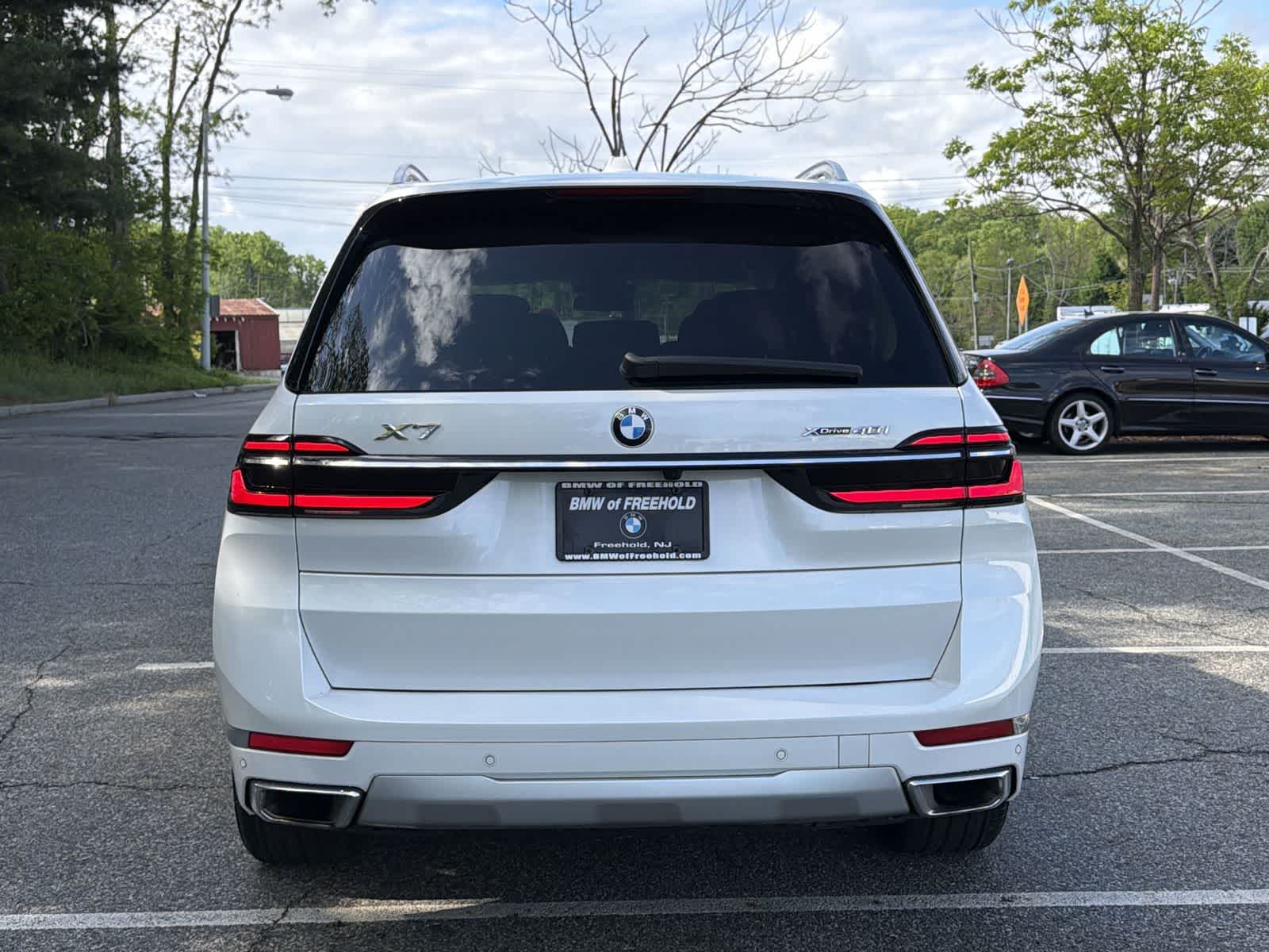 Thumbnail: 2023 BMW X7 - 12
