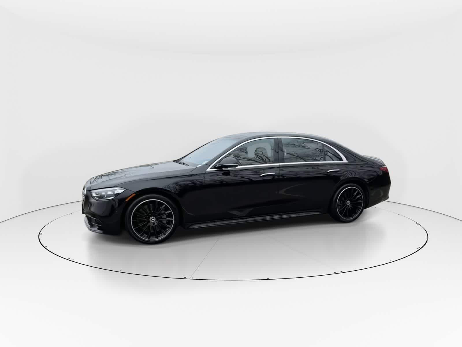 Thumbnail: 2022 Mercedes-Benz S-Class - 4