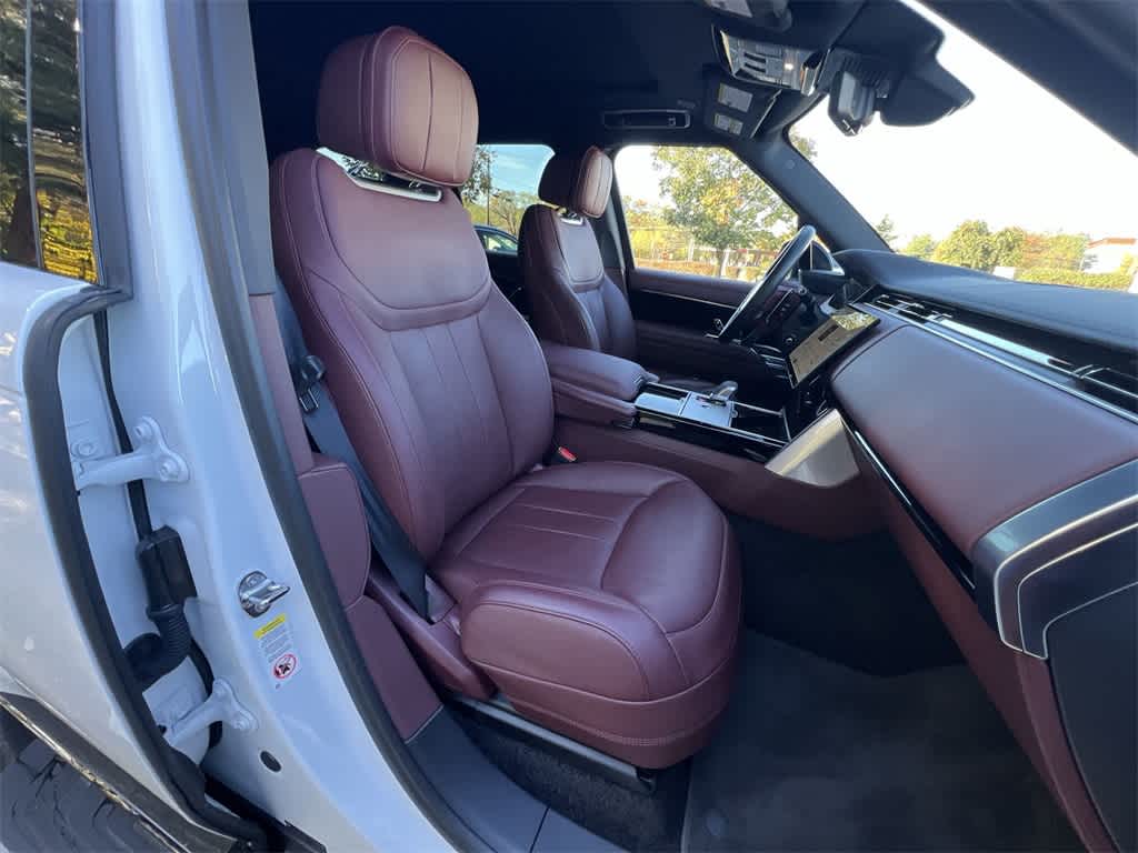 Thumbnail: 2025 Land Rover Range Rover - 22