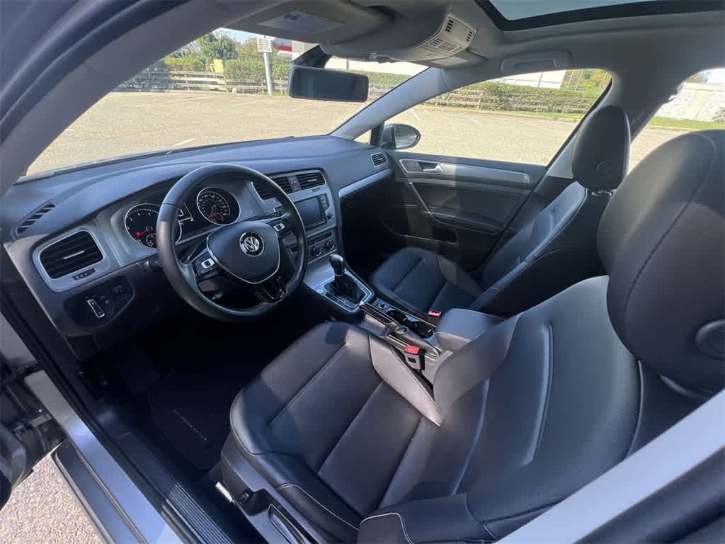 Thumbnail: 2017 Volkswagen Golf - 10