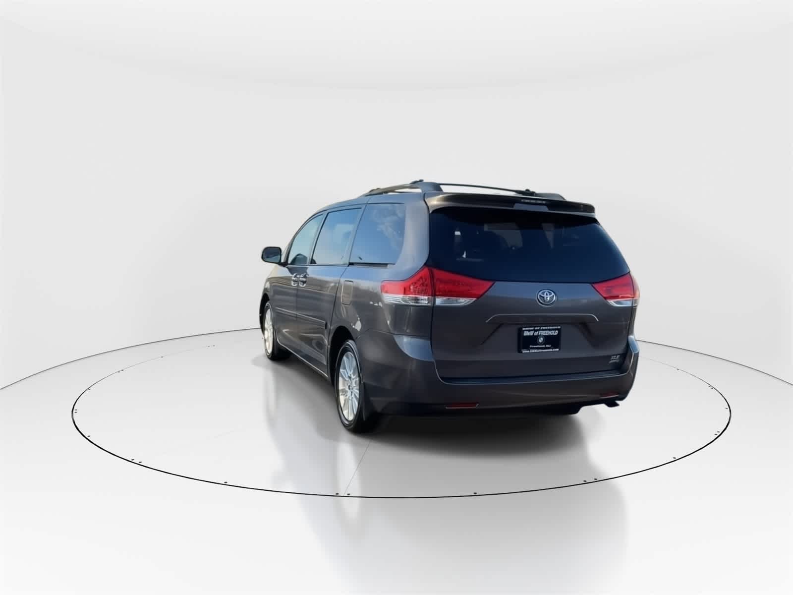 Thumbnail: 2013 Toyota Sienna - 8