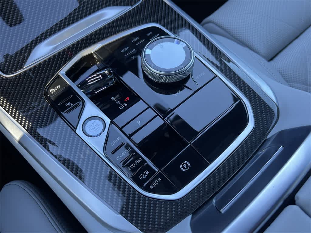 Thumbnail: 2025 BMW X5 - 25