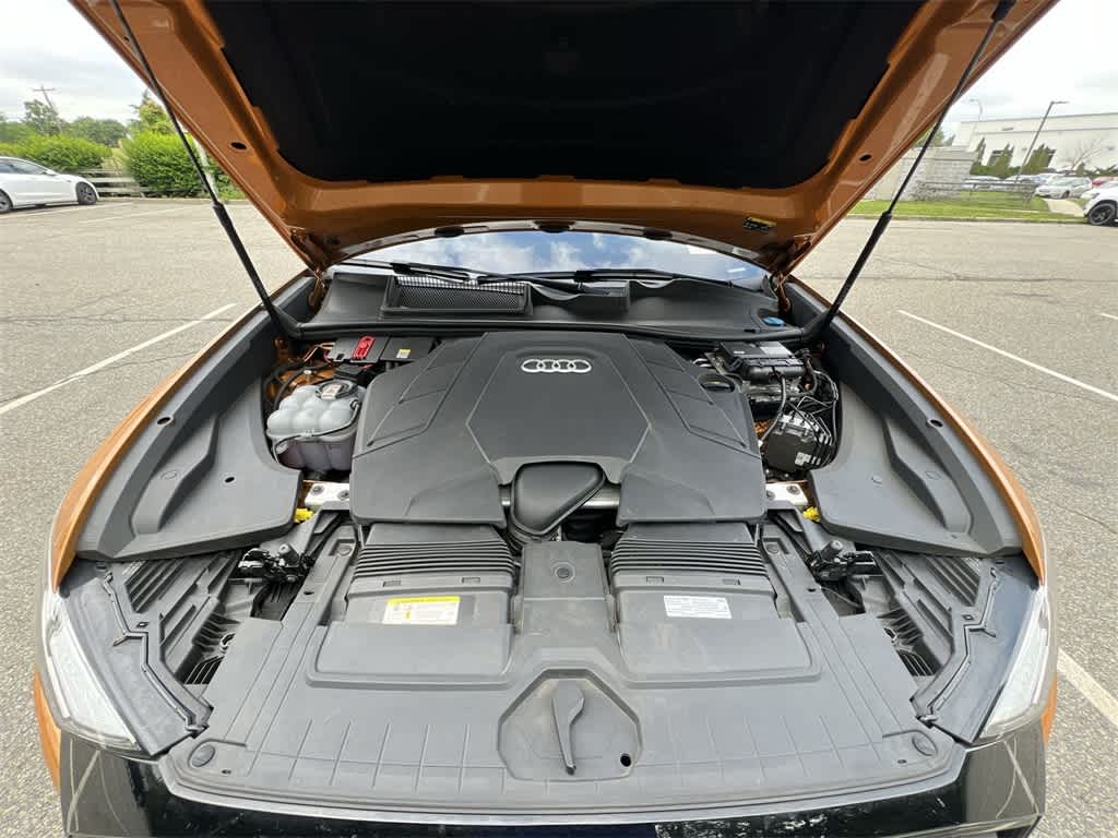Thumbnail: 2022 Audi Q8 - 17