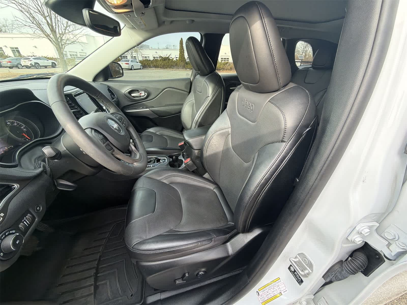 Thumbnail: 2022 Jeep Cherokee - 19