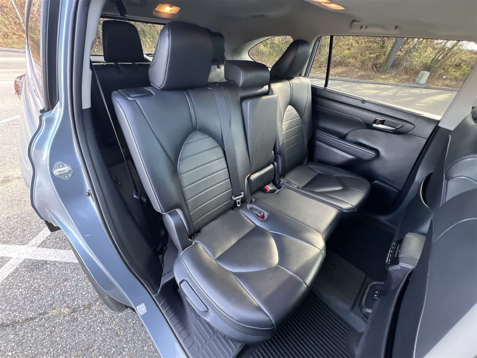 Thumbnail: 2020 Toyota Highlander - 21