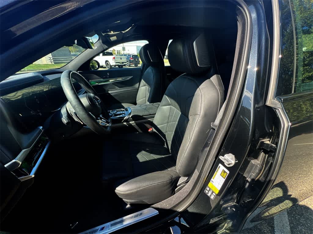 Thumbnail: 2023 BMW 7 Series - 19