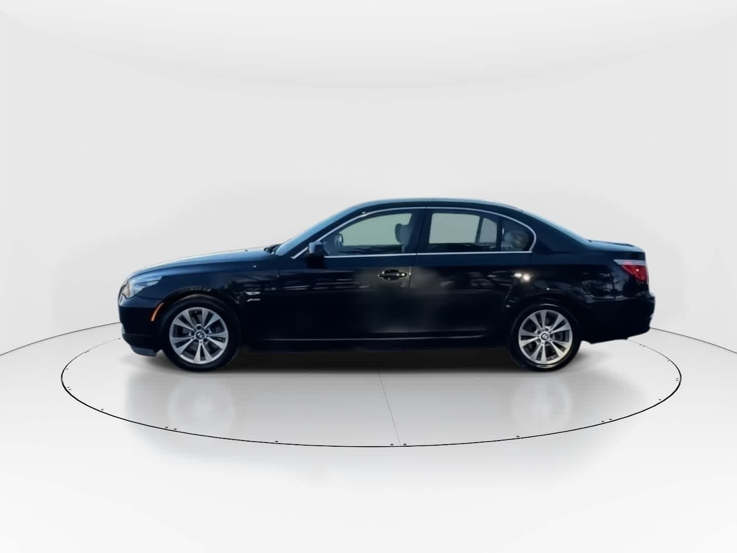 Thumbnail: 2010 BMW 5 Series - 6