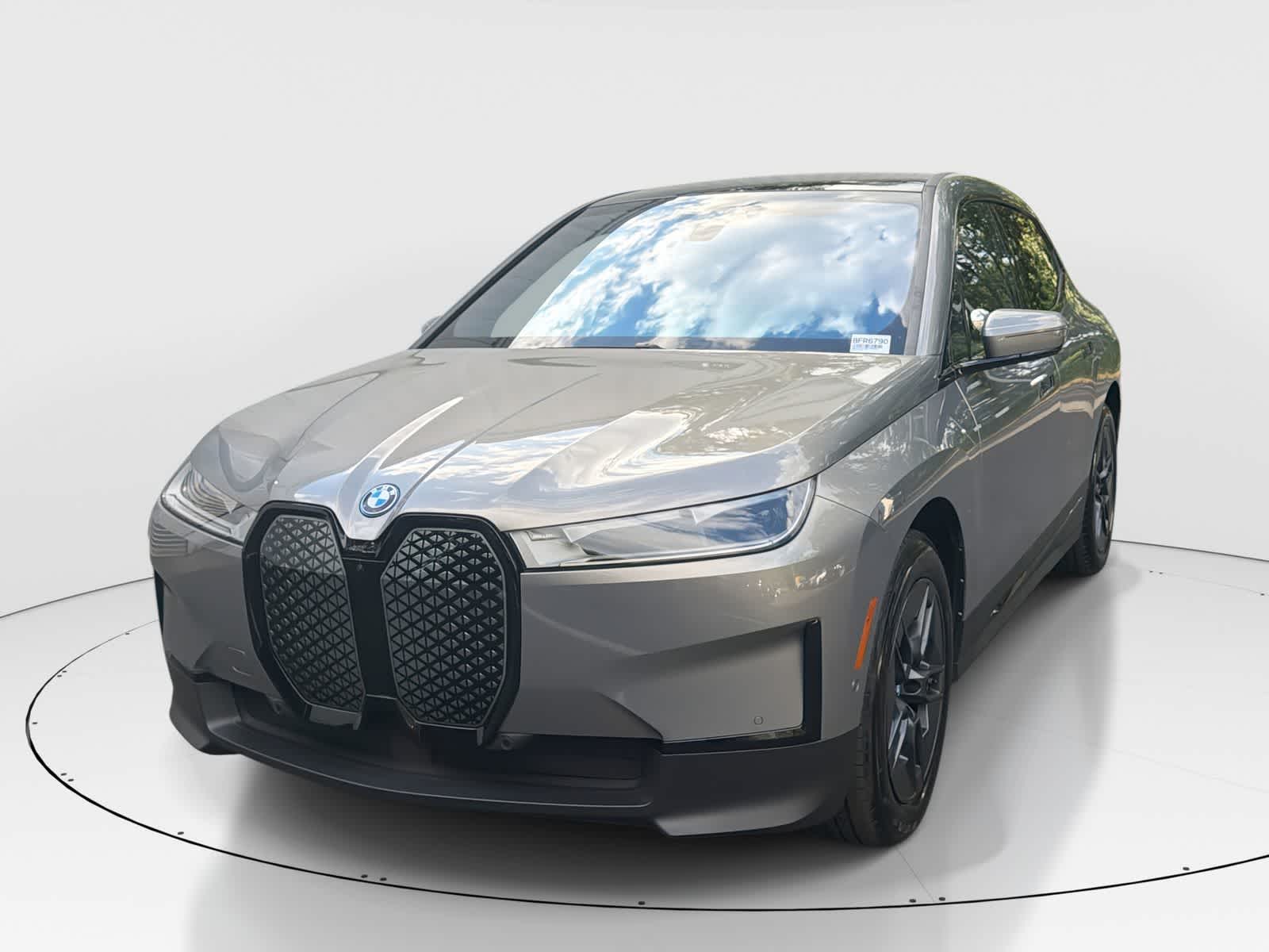 2024 BMW iX xDrive50's photo