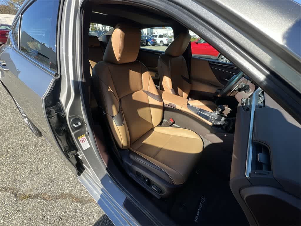 Thumbnail: 2019 Lexus ES - 22