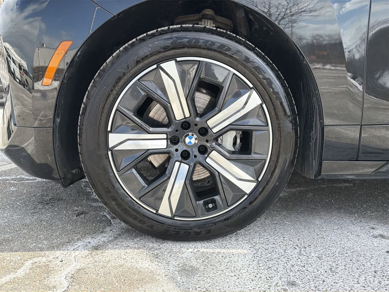 Thumbnail: 2026 BMW iX - 16