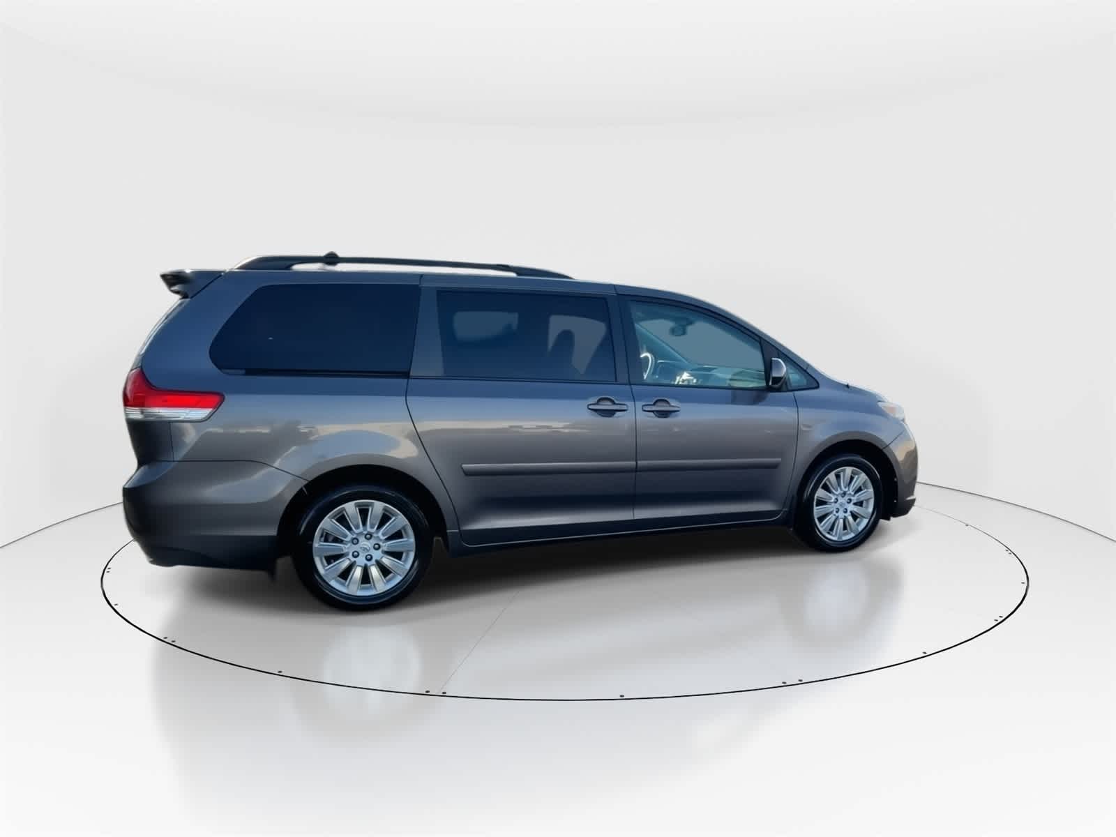 Thumbnail: 2013 Toyota Sienna - 2