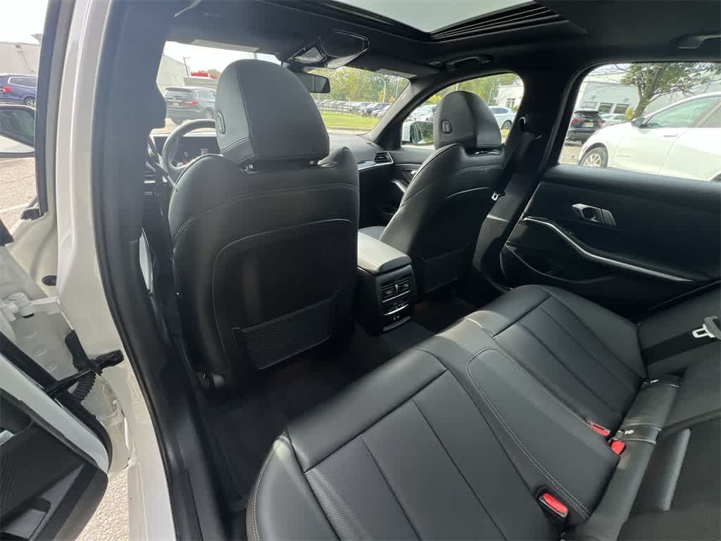 Thumbnail: 2023 BMW 3 Series - 20