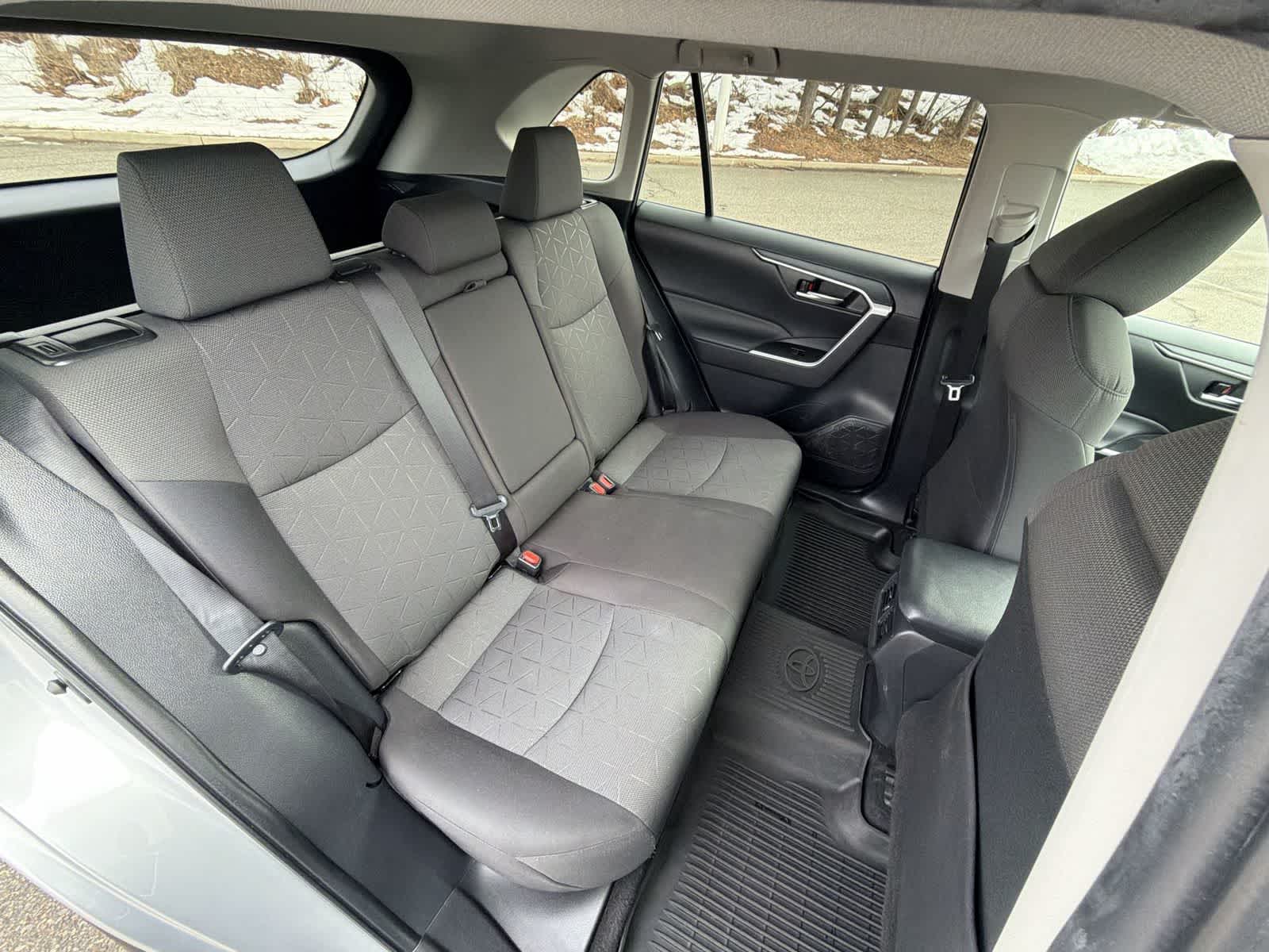 Thumbnail: 2022 Toyota RAV4 - 21