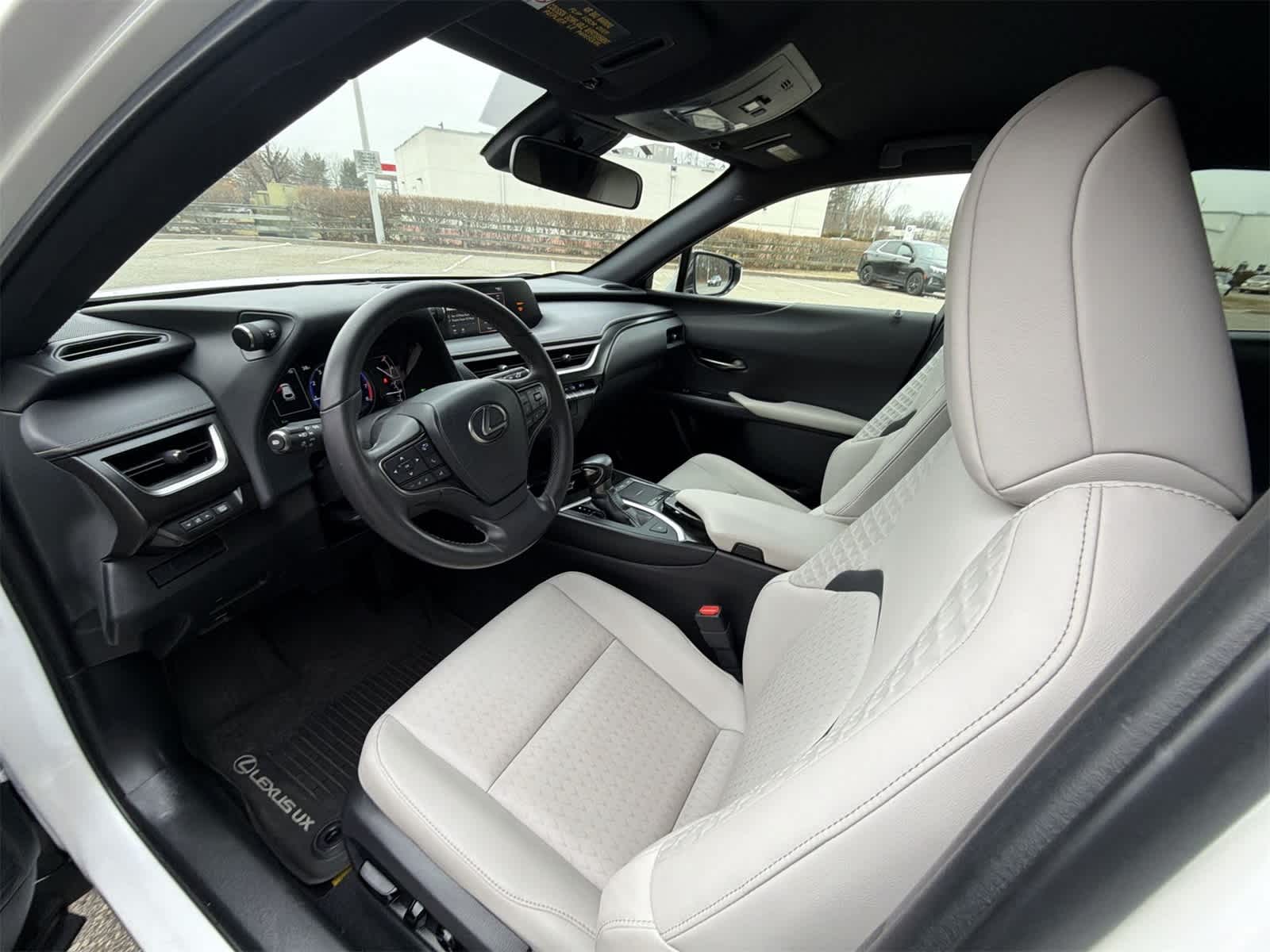 Thumbnail: 2021 Lexus UX - 10