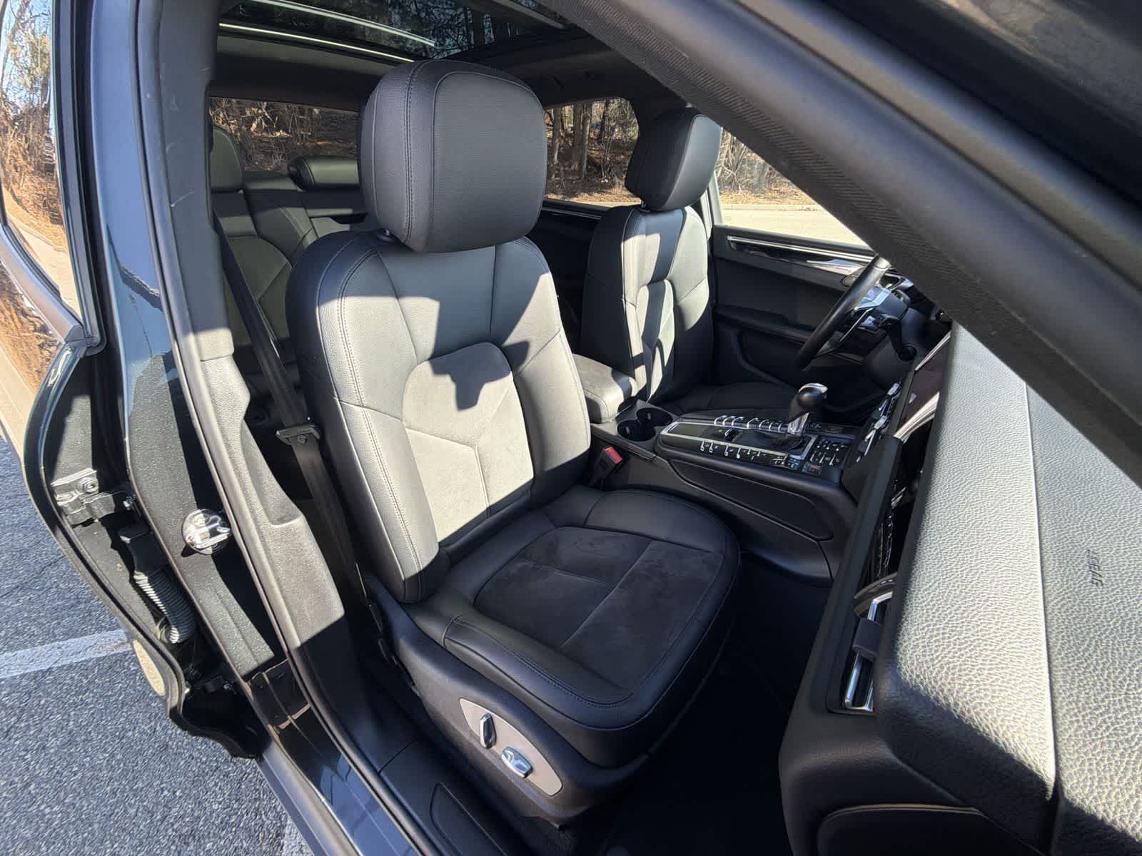 Thumbnail: 2020 Porsche Macan - 22