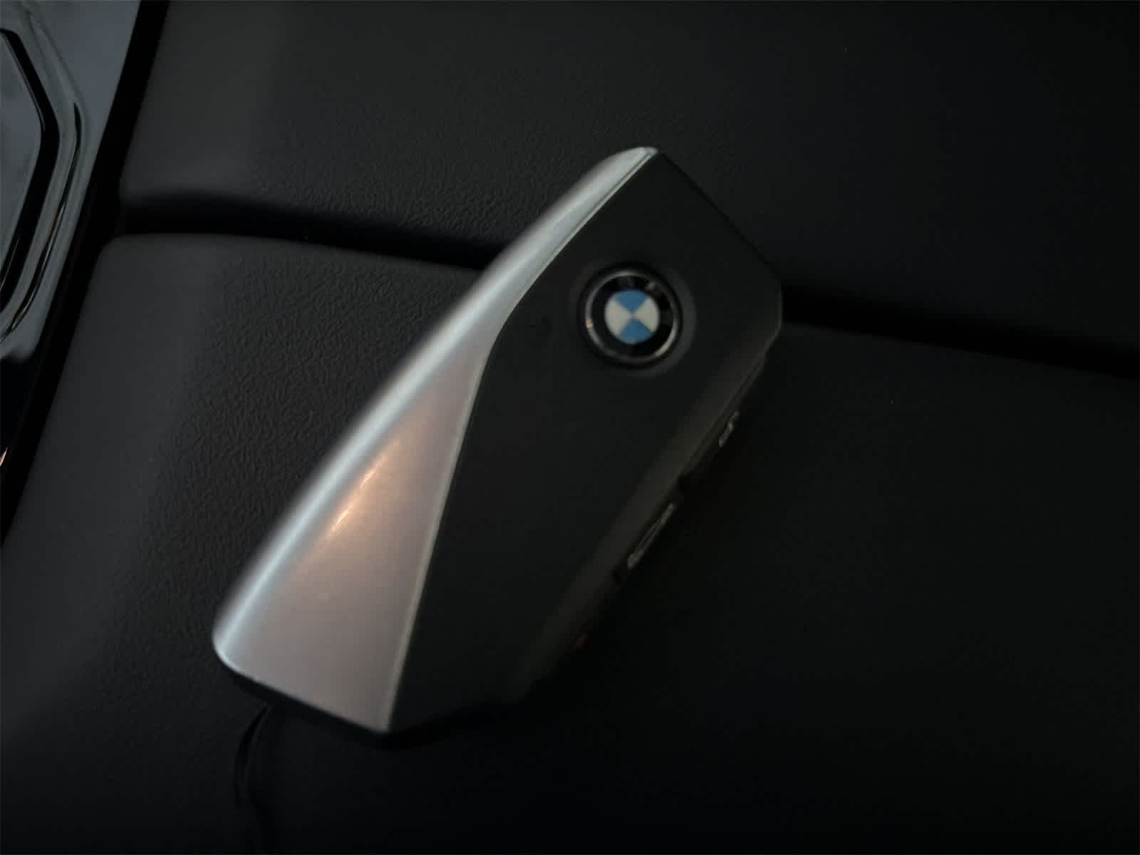 Thumbnail: 2025 BMW i5 - 28