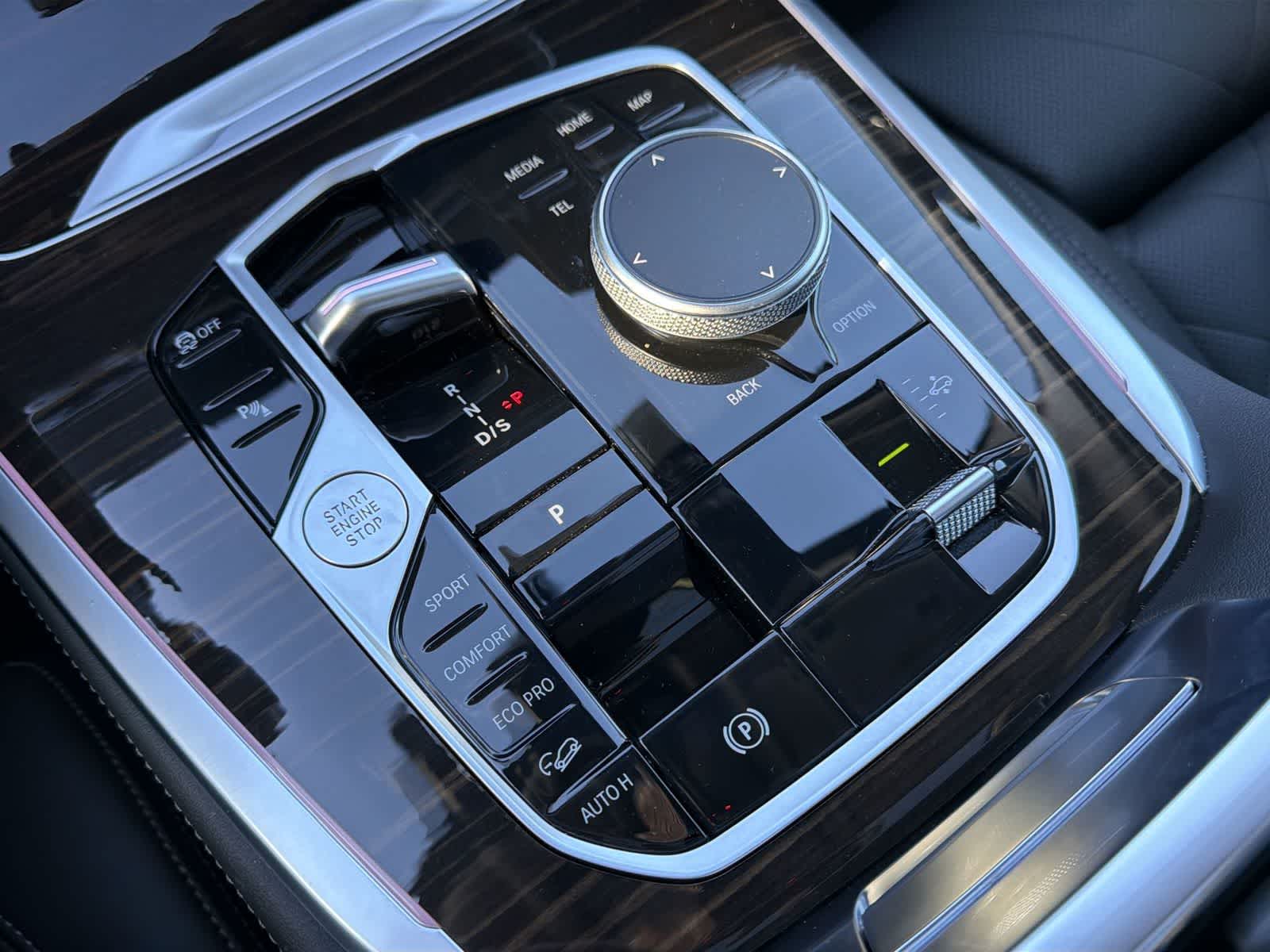 Thumbnail: 2025 BMW X7 - 25