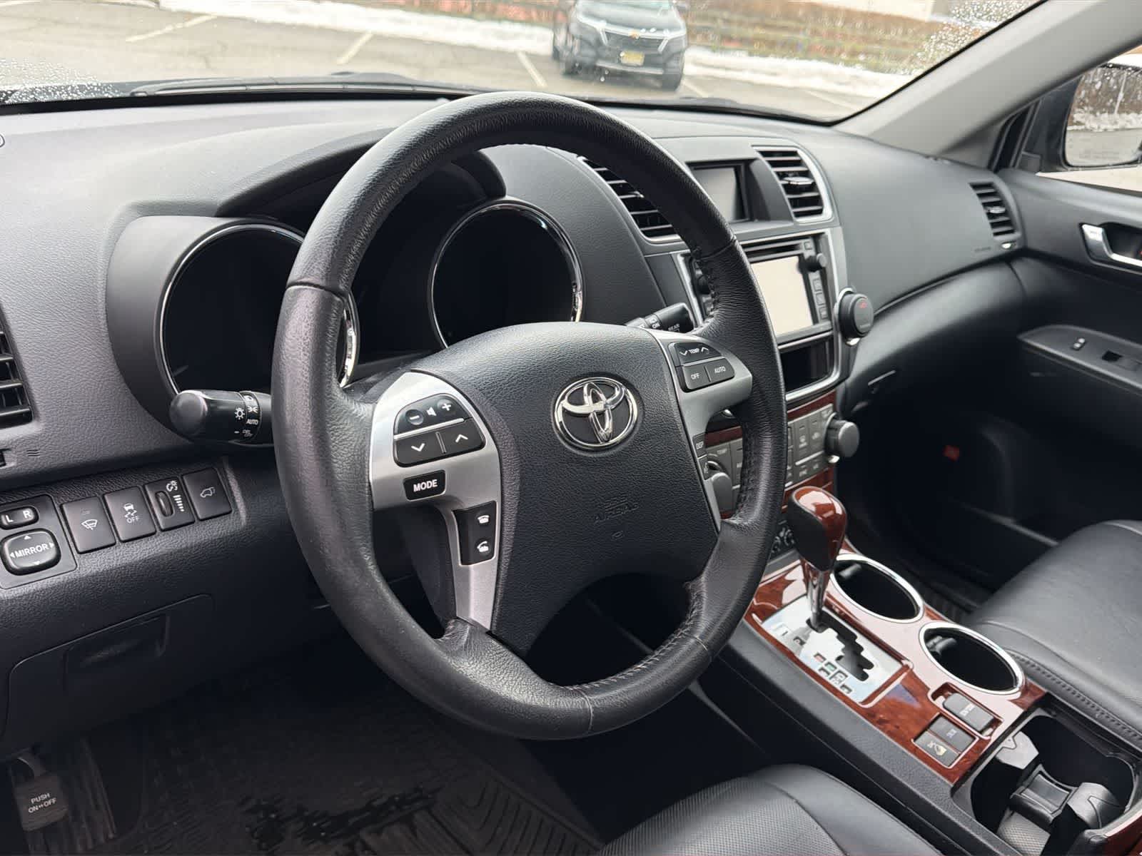 Thumbnail: 2013 Toyota Highlander - 23