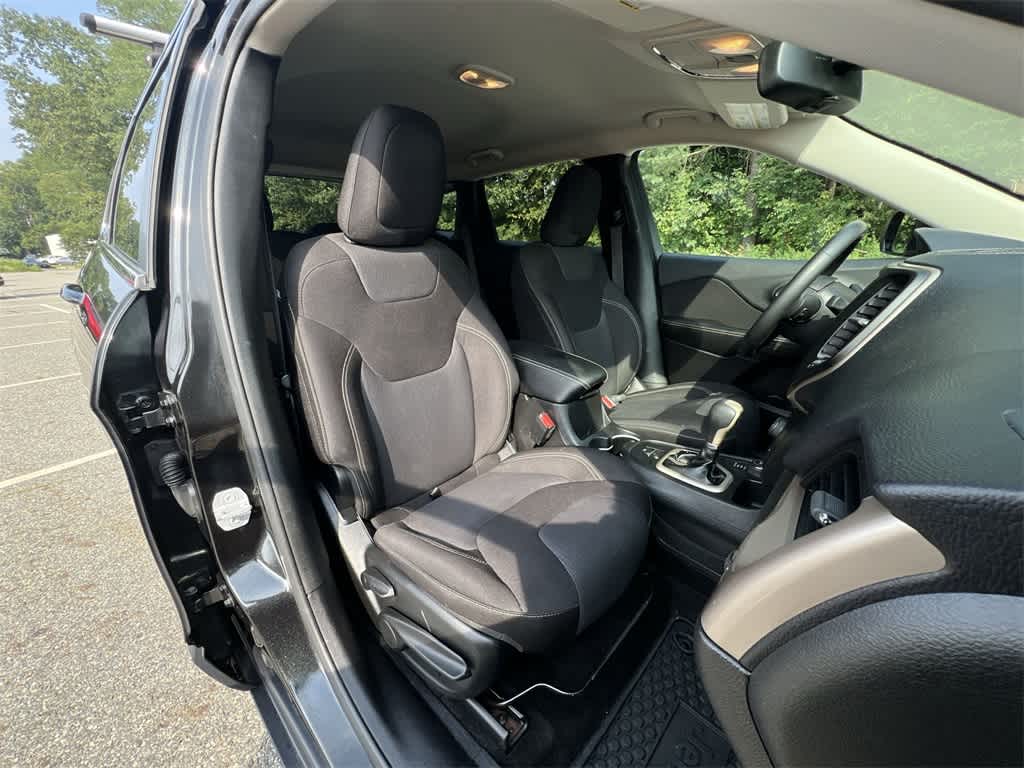 Thumbnail: 2015 Jeep Cherokee - 21