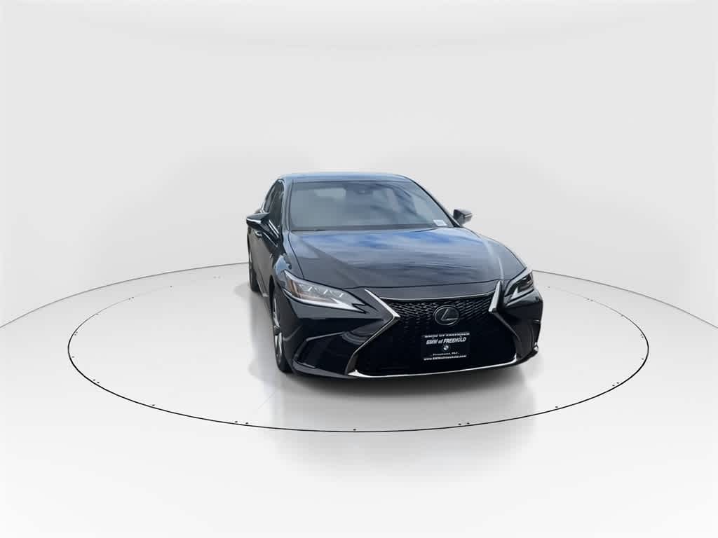 Thumbnail: 2019 Lexus ES - 4