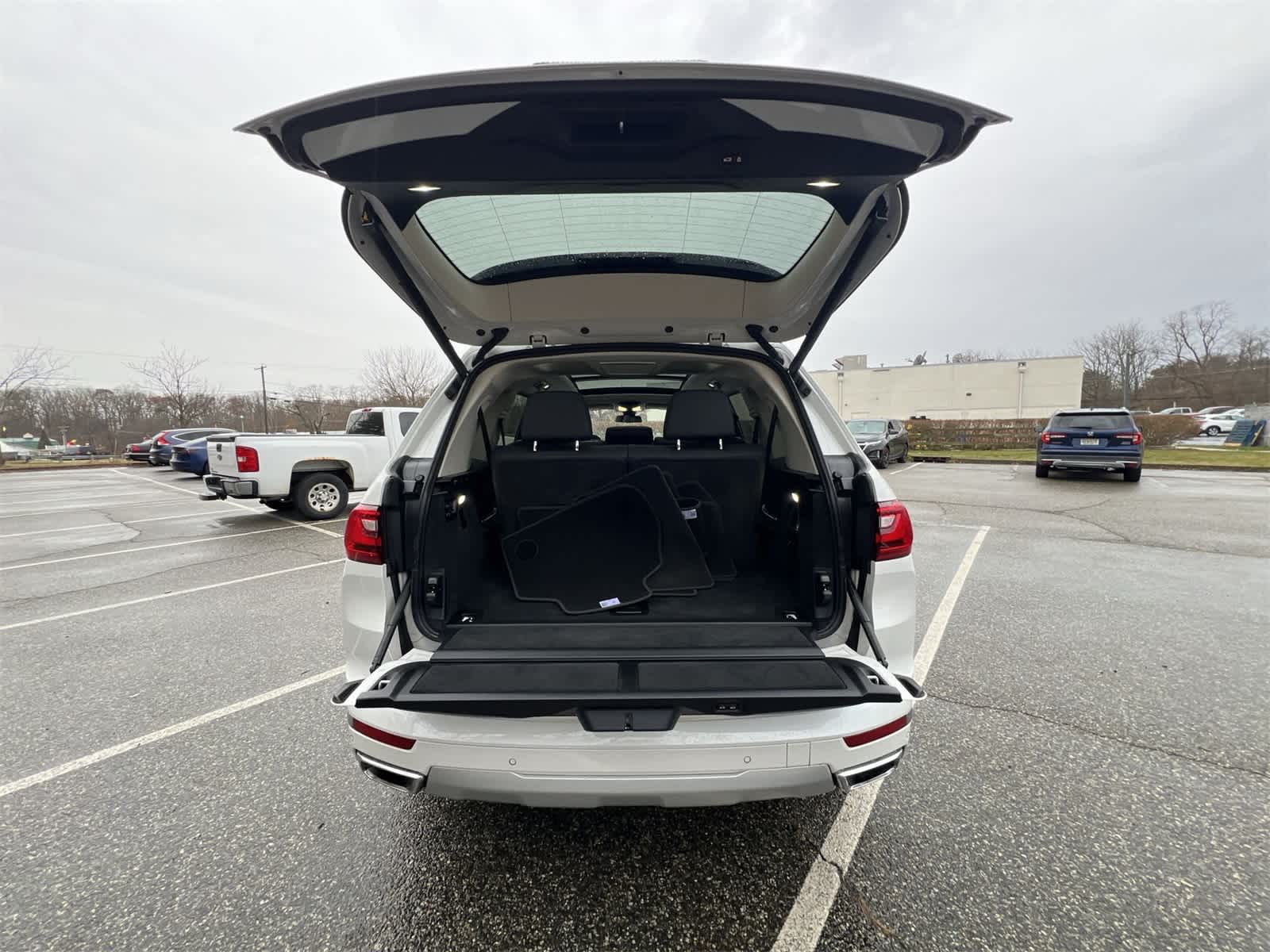 Thumbnail: 2022 BMW X7 - 27