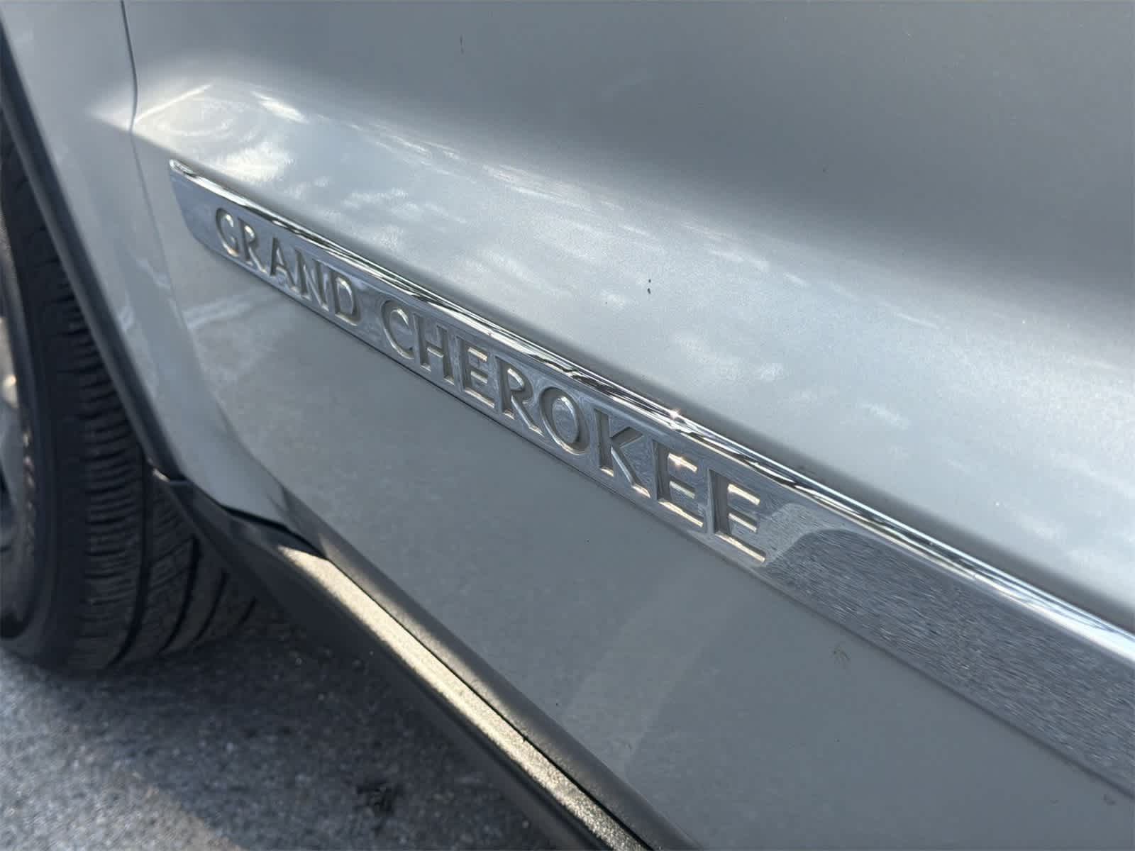 Thumbnail: 2013 Jeep Grand Cherokee - 15