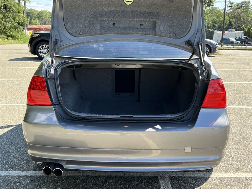 Thumbnail: 2011 BMW 3 Series - 27