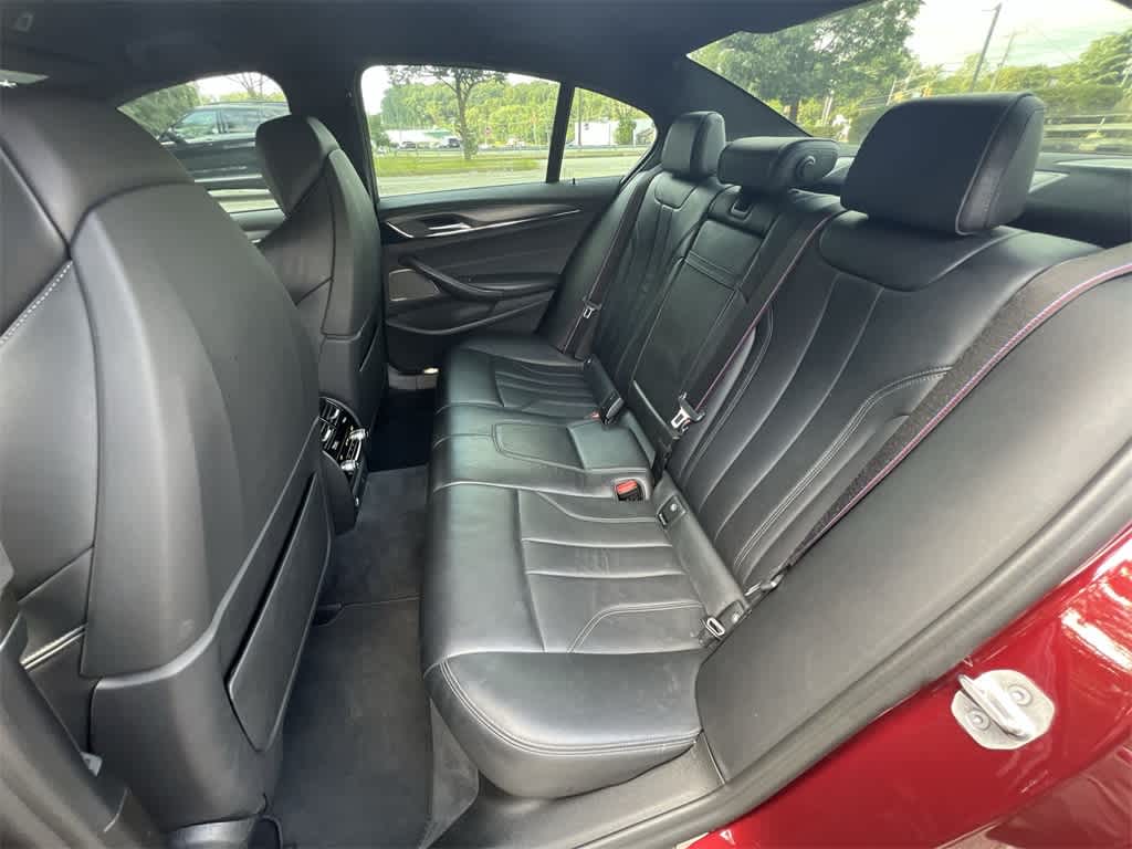 Thumbnail: 2022 BMW M5 - 21