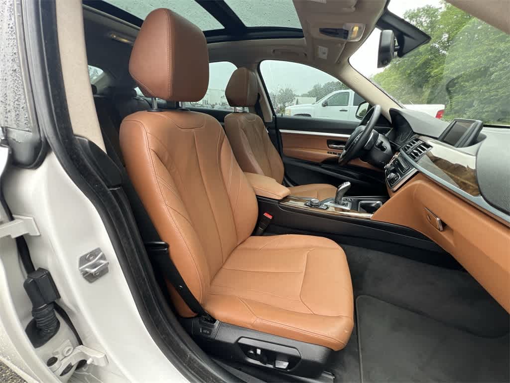 Thumbnail: 2015 BMW 3 Series - 22
