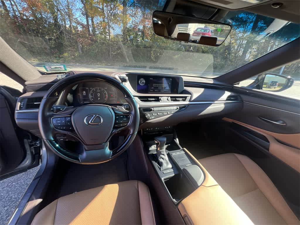 Thumbnail: 2019 Lexus ES - 18