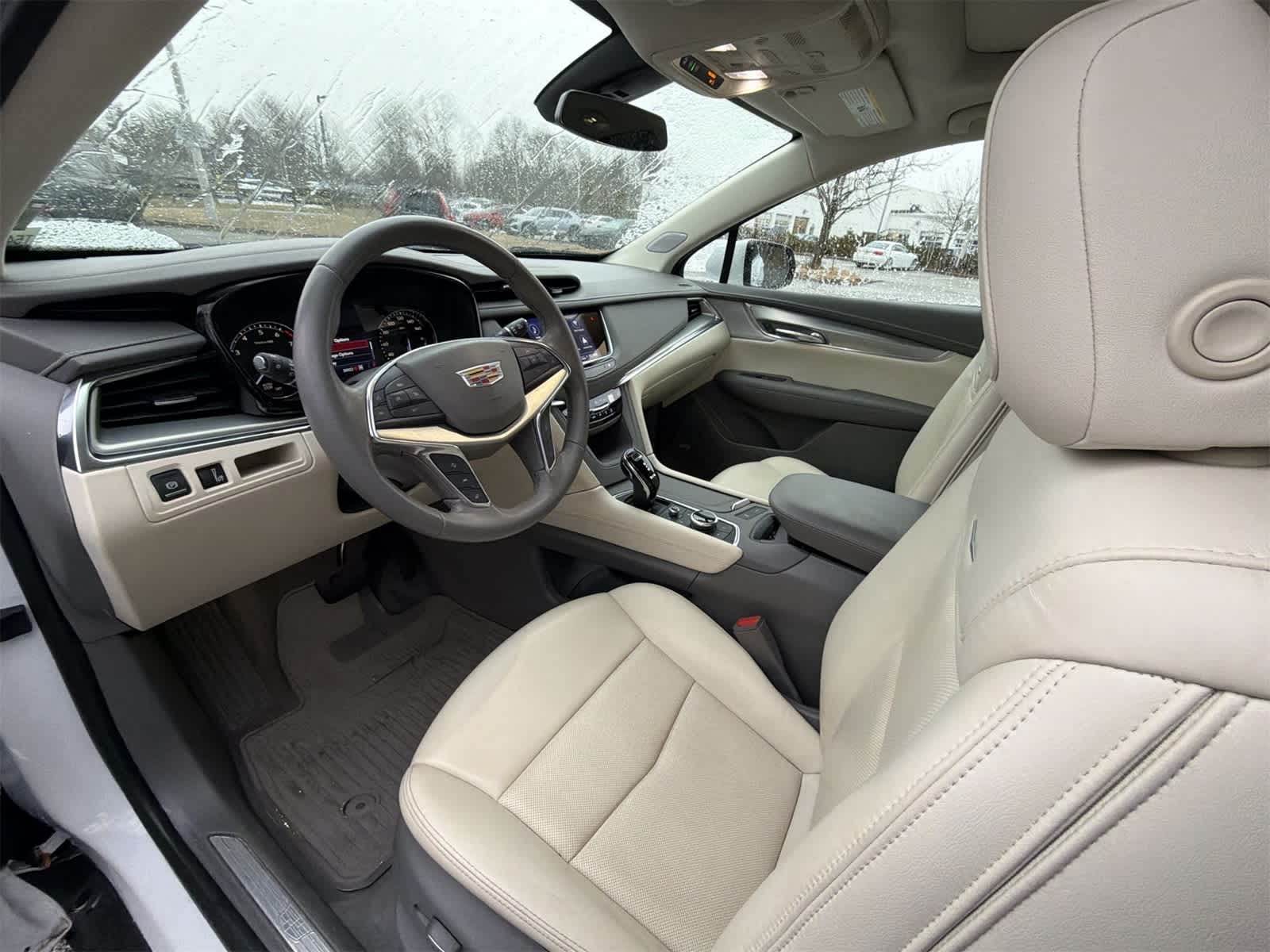 Thumbnail: 2022 Cadillac XT5 - 10