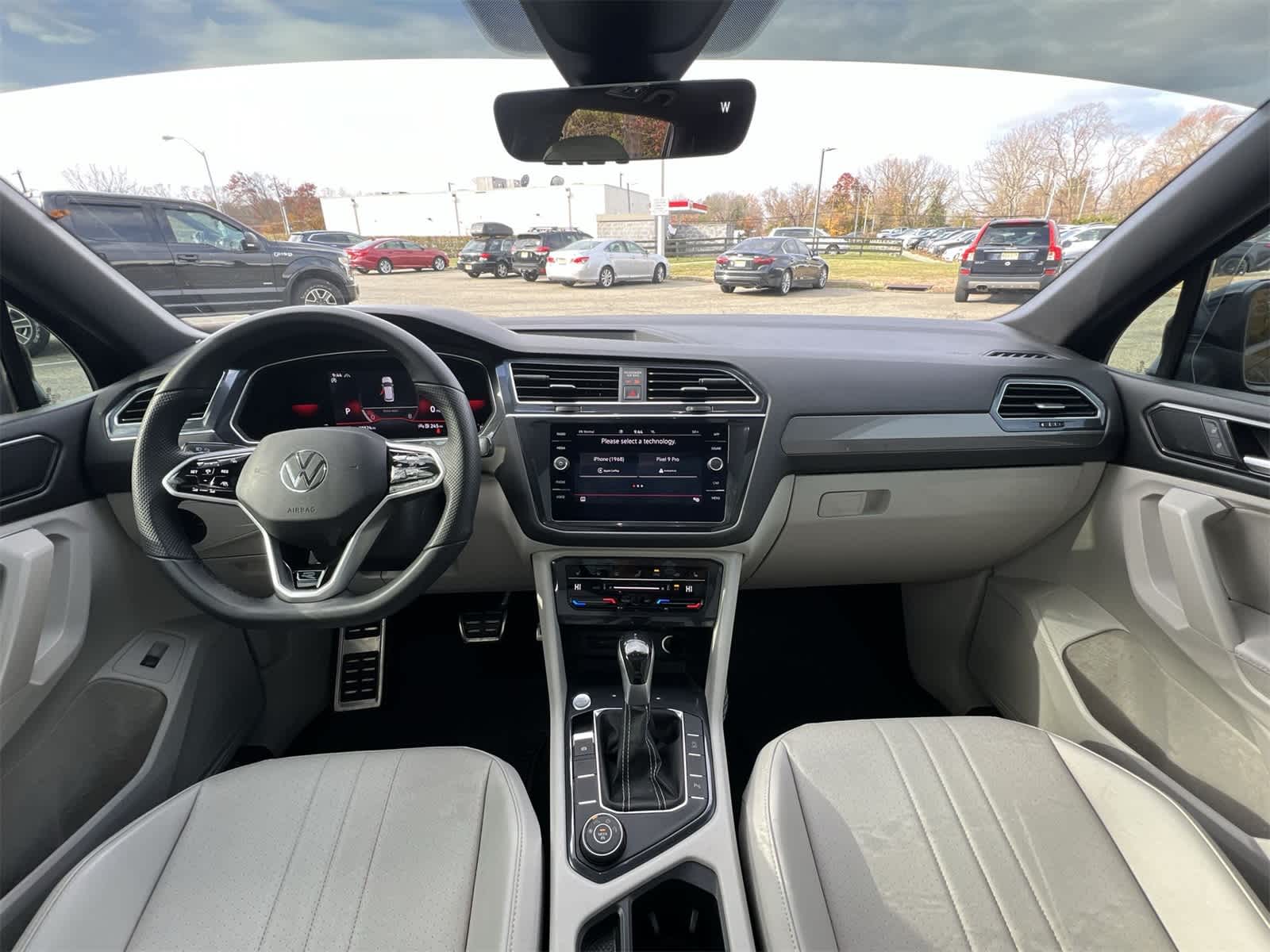 Thumbnail: 2022 Volkswagen Tiguan - 18