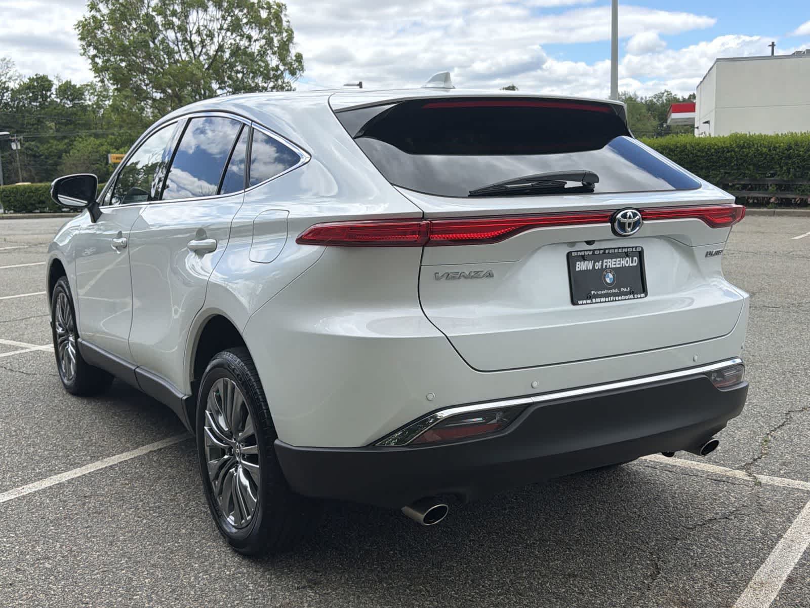 Thumbnail: 2023 Toyota Venza - 12