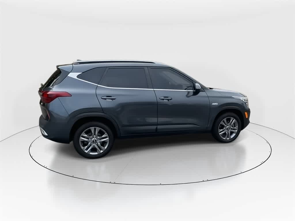 2021 Kia Seltos S photo 2