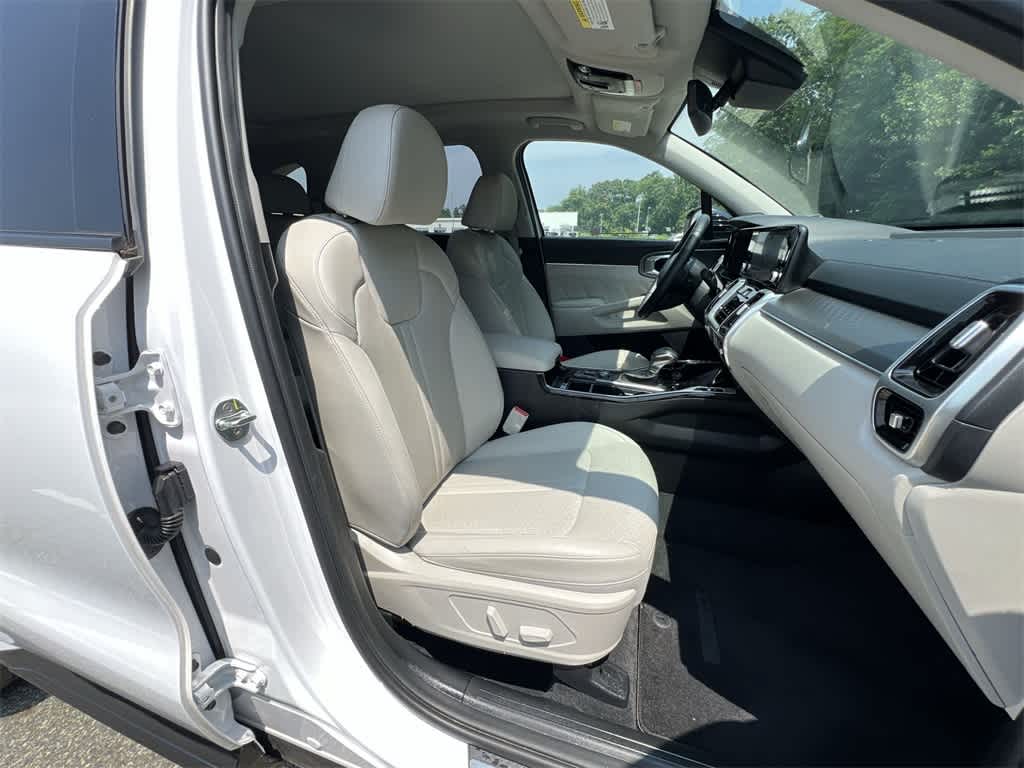 Thumbnail: 2023 Kia Sorento - 22