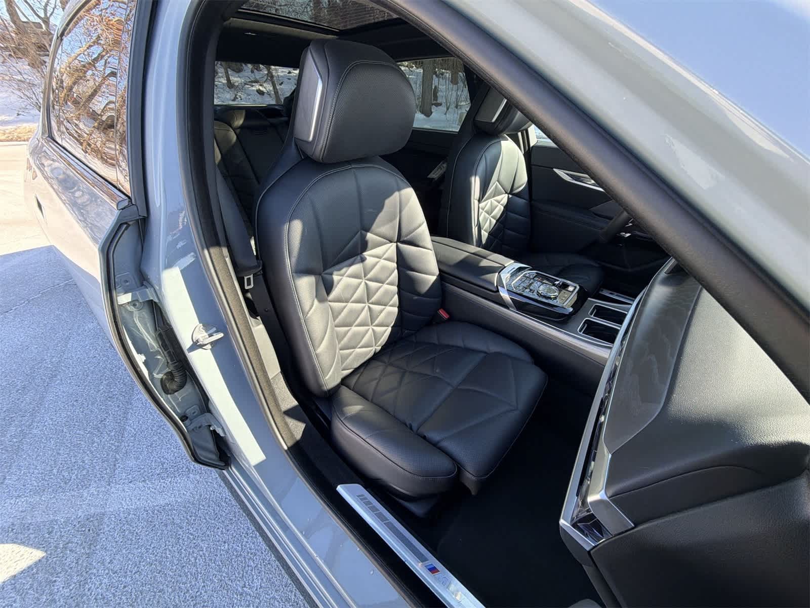 Thumbnail: 2023 BMW 7 Series - 22