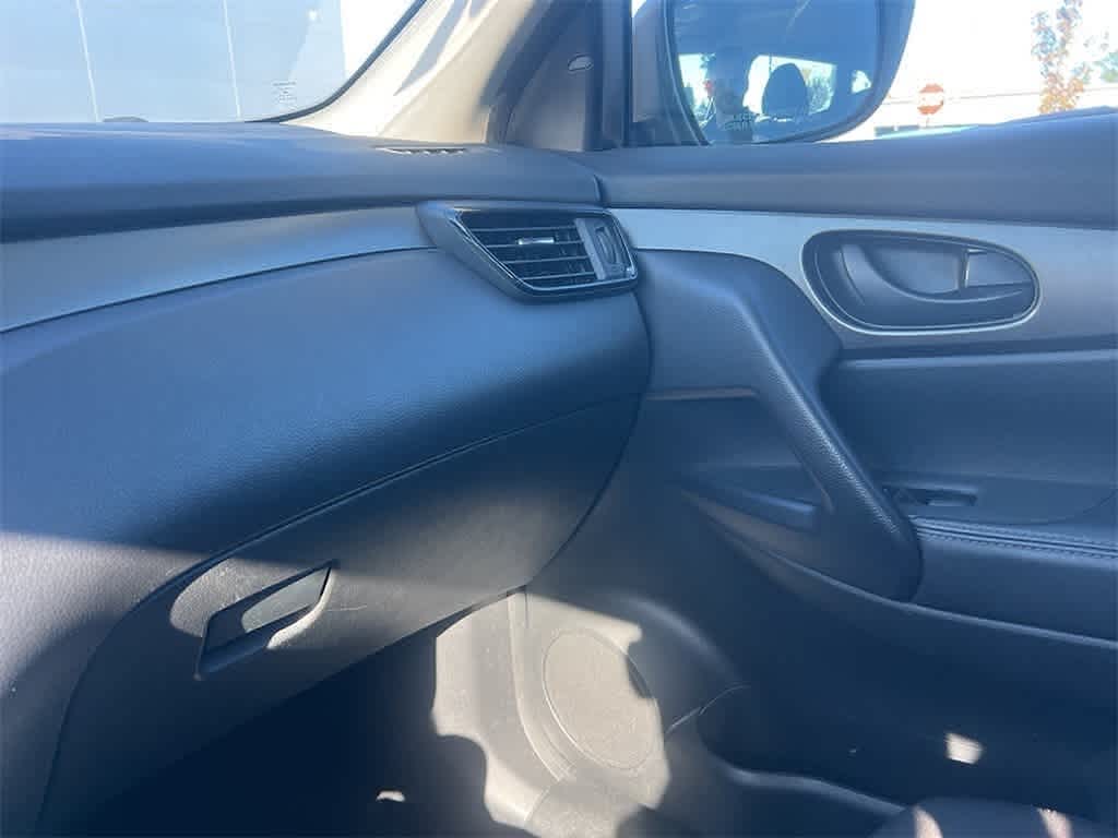 Thumbnail: 2019 Nissan Rogue Sport - 23