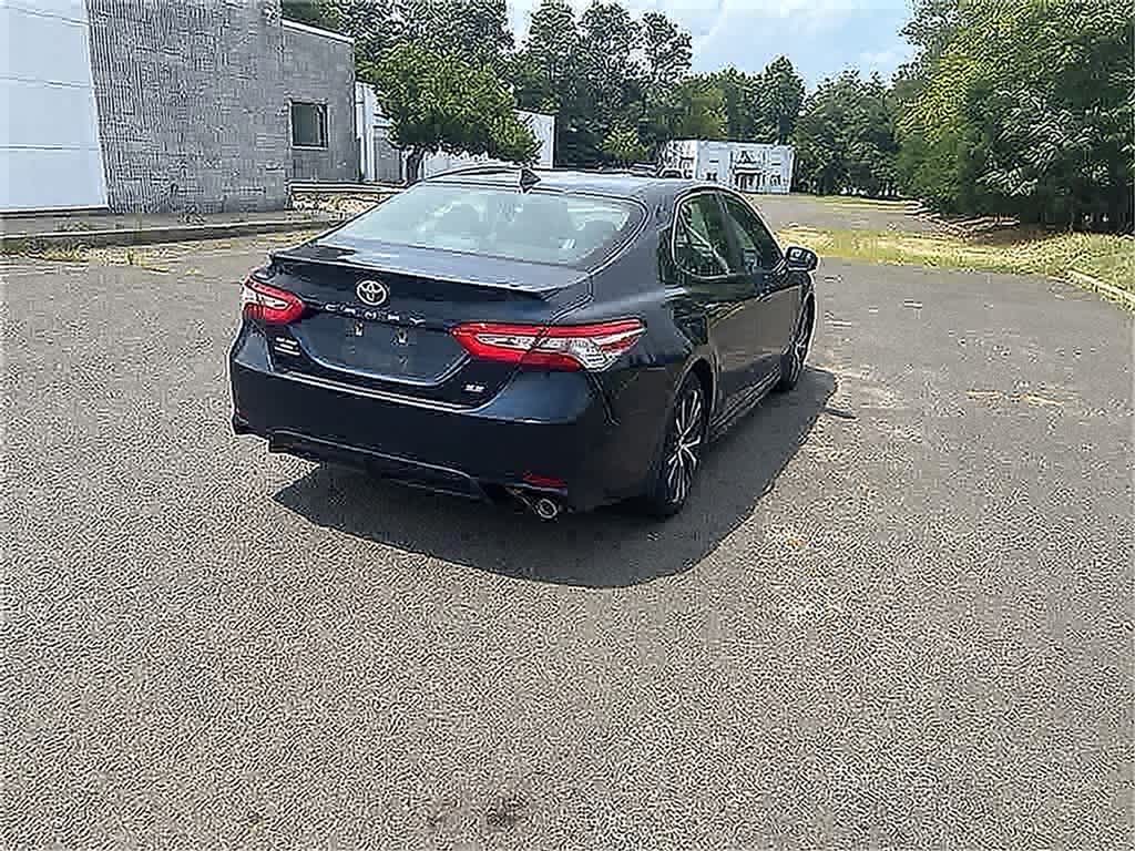 Thumbnail: 2019 Toyota Camry - 18