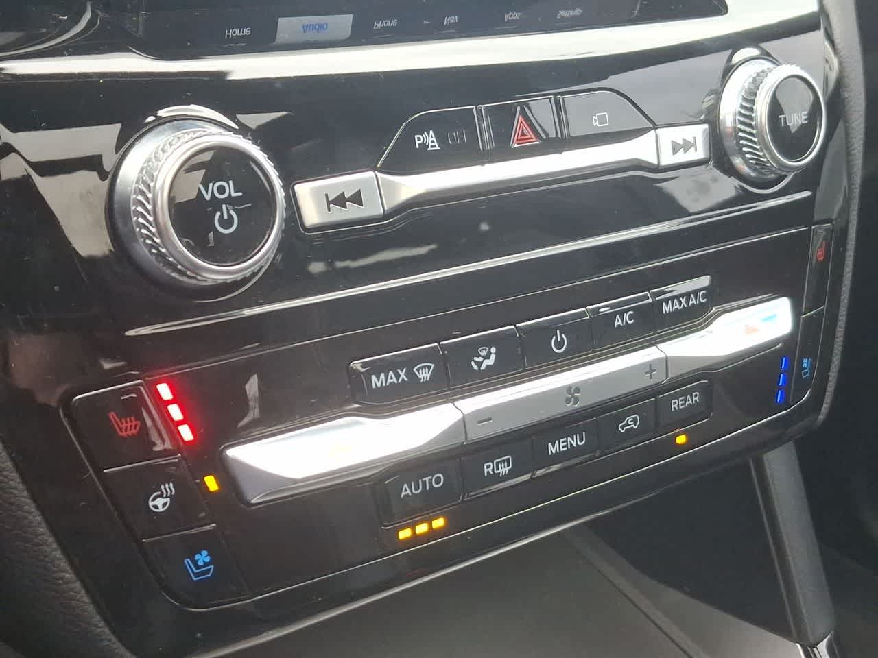 Thumbnail: 2023 Ford Explorer - 25