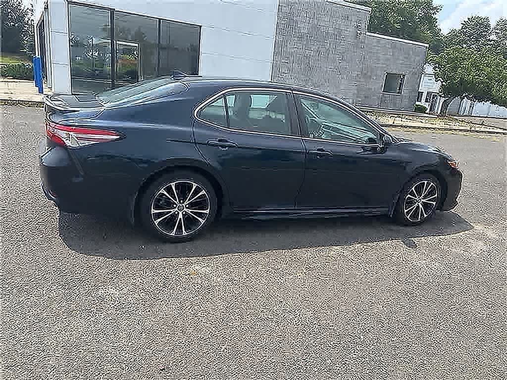 Thumbnail: 2019 Toyota Camry - 15