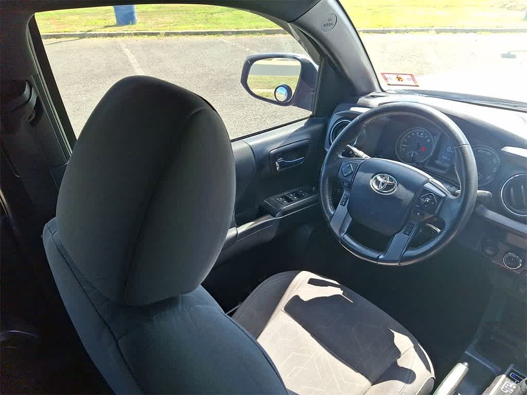 Thumbnail: 2019 Toyota Tacoma - 15