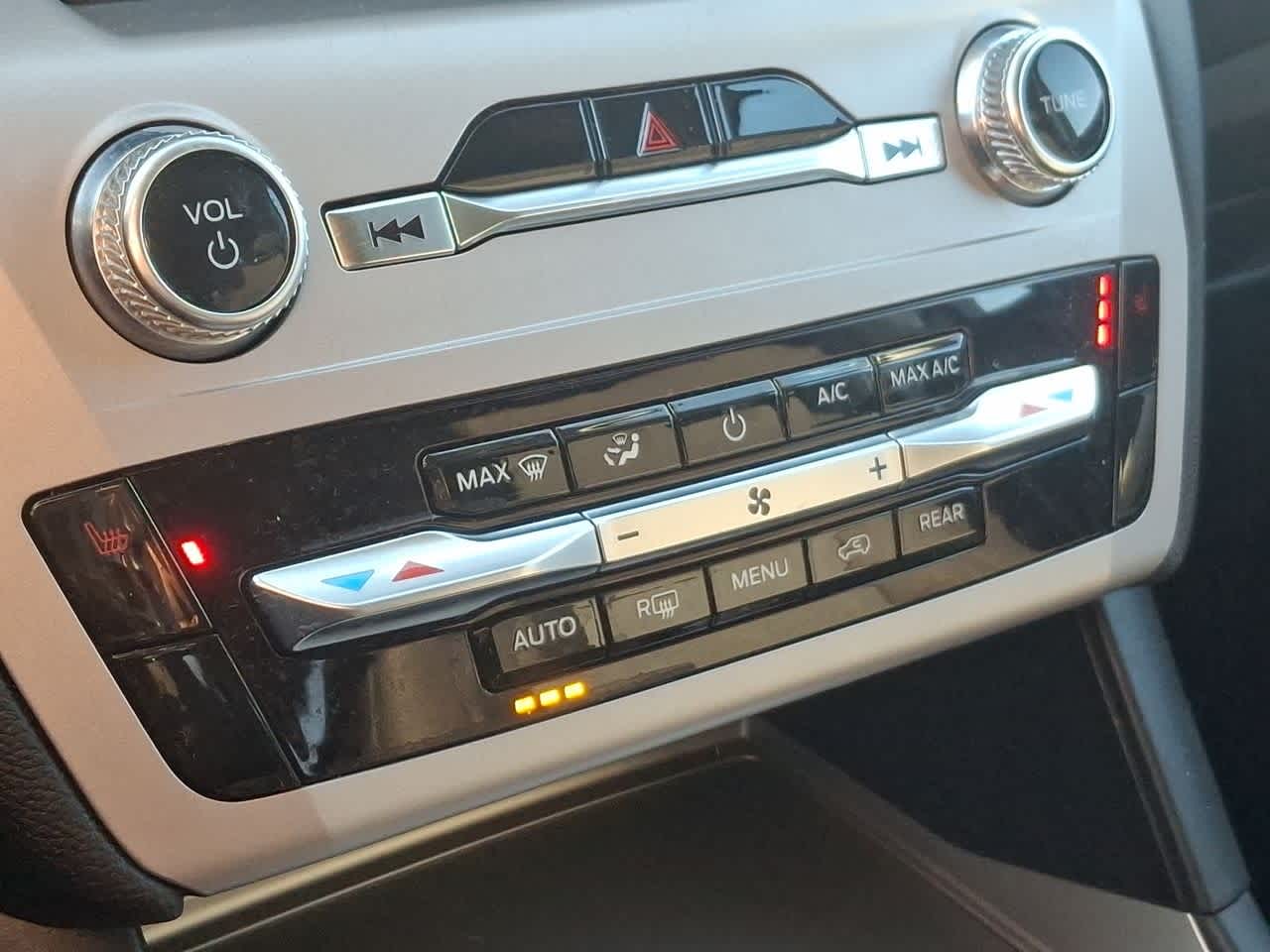 Thumbnail: 2023 Ford Explorer - 25