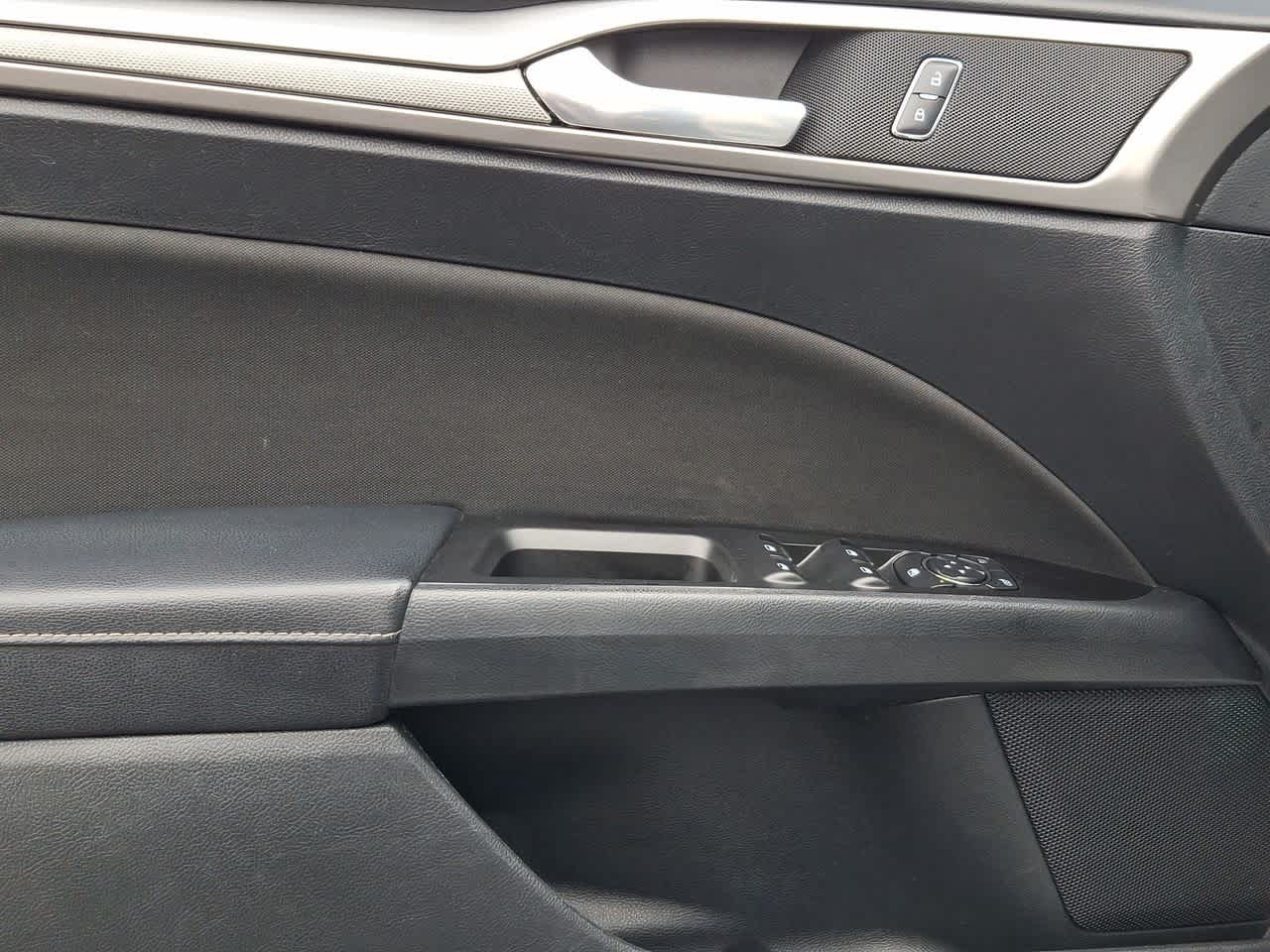 Thumbnail: 2017 Ford Fusion - 16