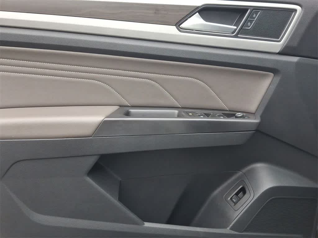 Thumbnail: 2022 Volkswagen Atlas - 16