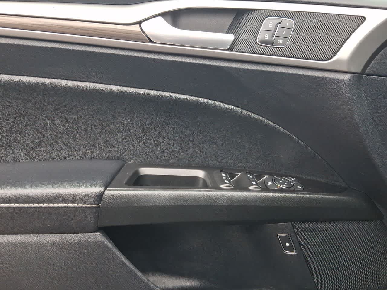 Thumbnail: 2020 Ford Fusion - 16