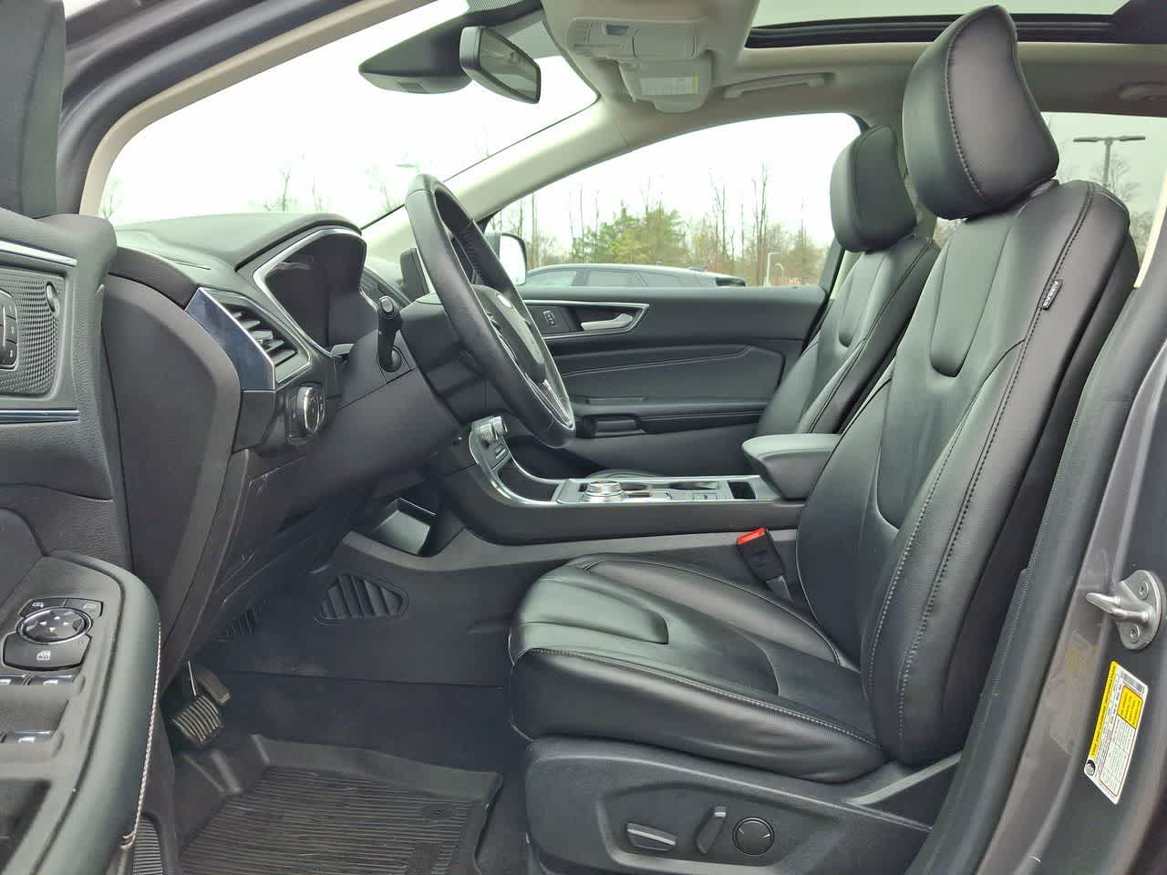 Thumbnail: 2021 Ford Edge - 17