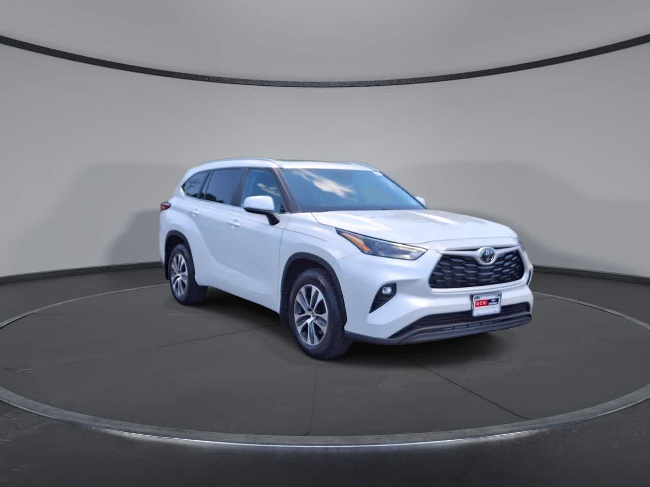 Thumbnail: 2023 Toyota Highlander - 2