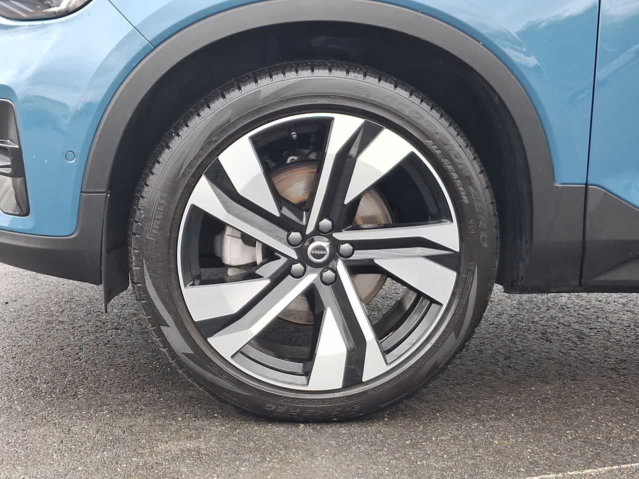 Thumbnail: 2025 Volvo XC40 - 29