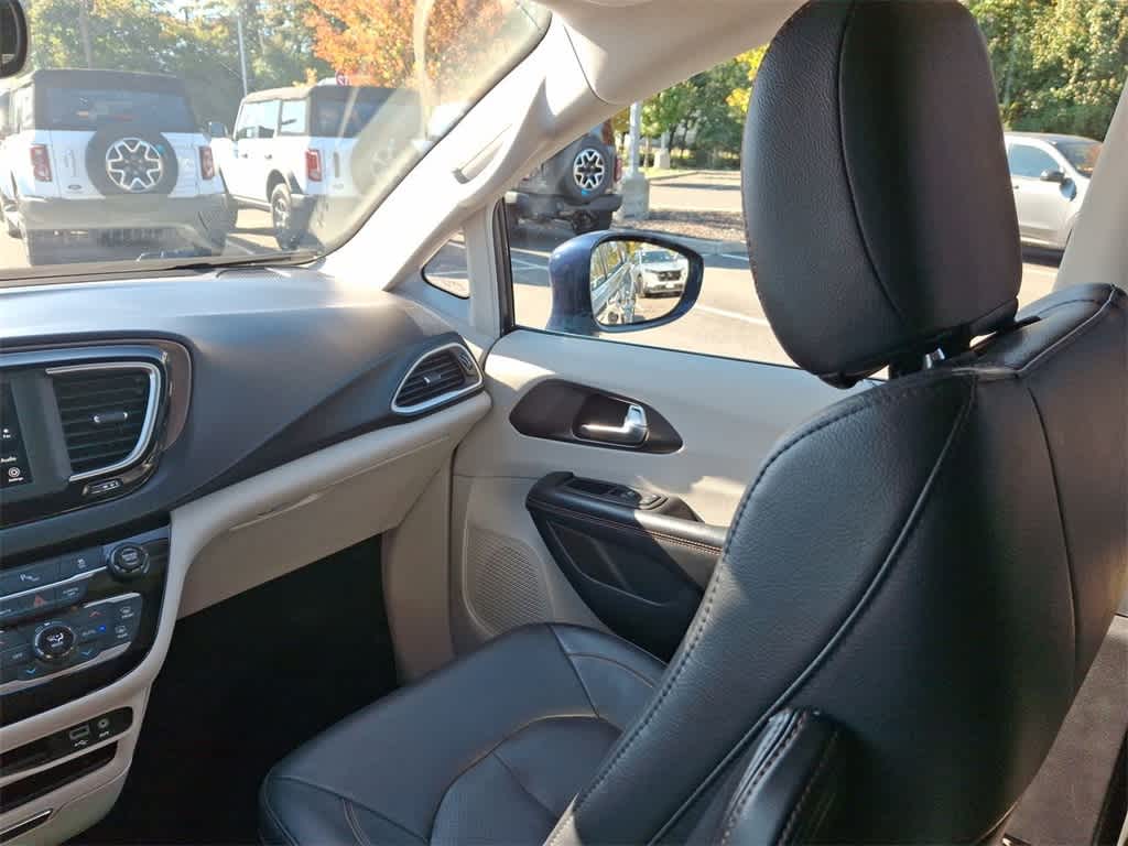 Thumbnail: 2019 Chrysler Pacifica - 11